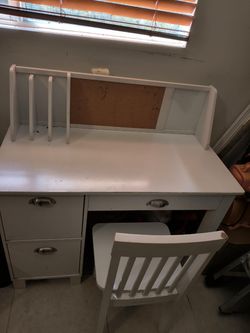 Kids desk