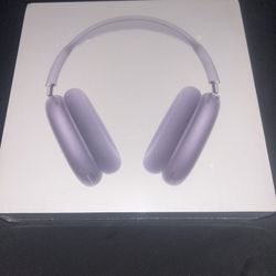 Purple Airpodmaxes
