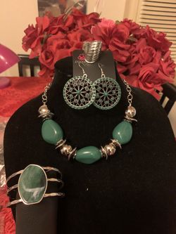 New 4pc set color silver and green stones