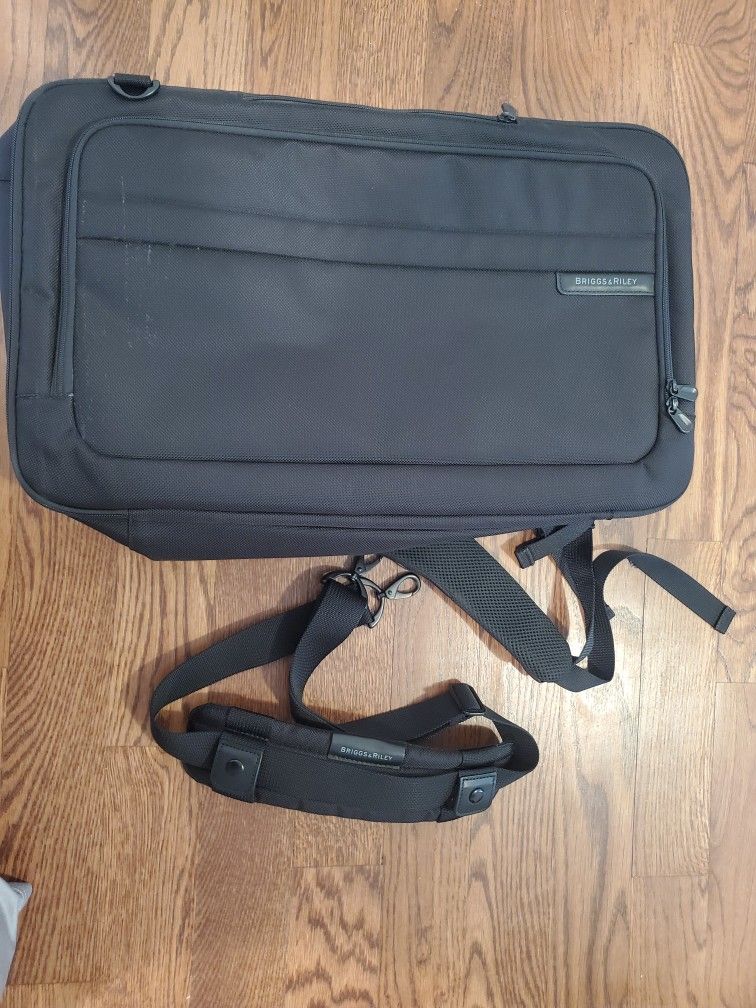 Briggs & Riley black backpack for travel with laptop compartment style 299 4 excellent condition
