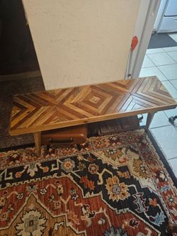 DESIGNED WOODEN BENCH SIZE 48 X 14 X 17. VERY STURDY MADE OF OAK WOOD