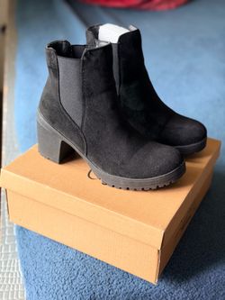 Size 7 boots NEW