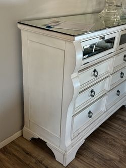 White Furniture(dresser)