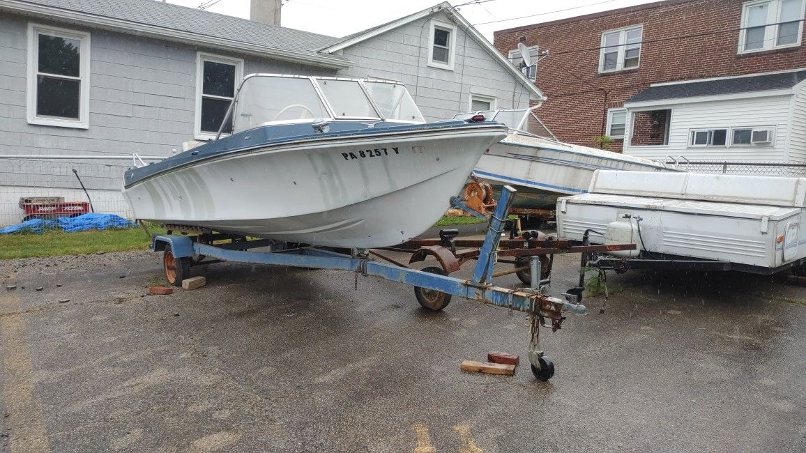 Photo 18 Foot Runabout Needs Work