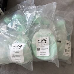 Motif Auta Glow breast pump and 3 pump replacement and 4 breastmilk storage bags