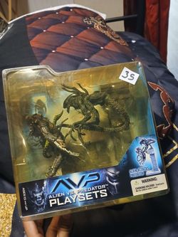 Various collectible toys; prices are shown in the photos.