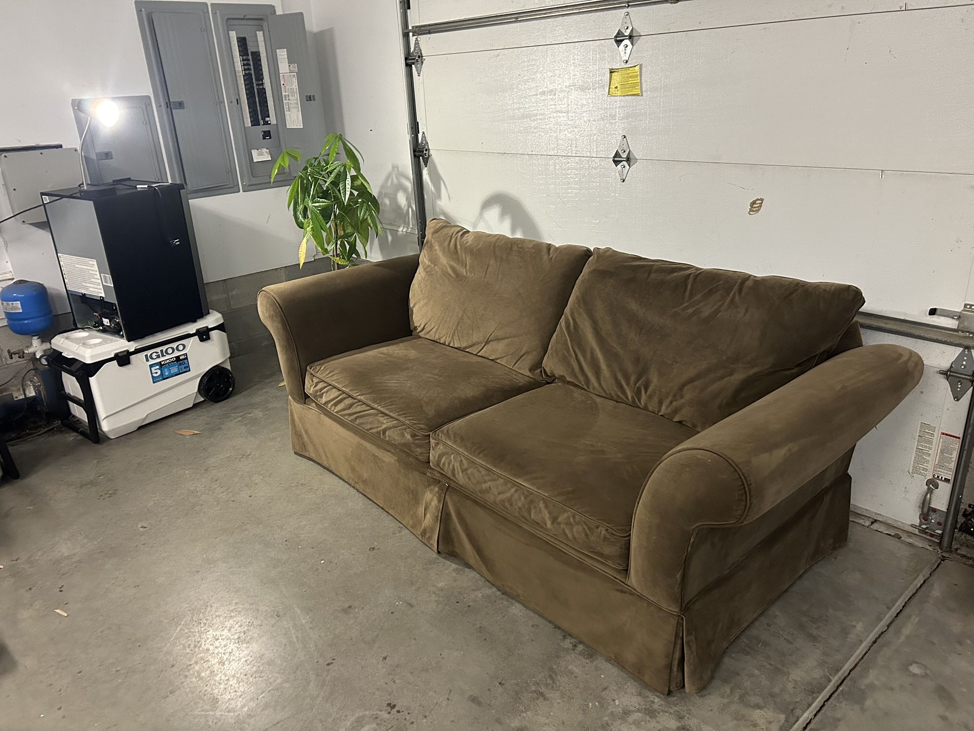 American Signature Couch, Free Delivery!