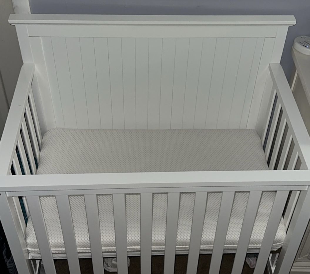 Amazon Mini Crib (does Not Include Mattress)