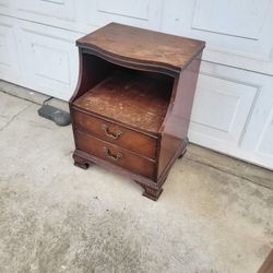 Antique Bassett Side Table!
