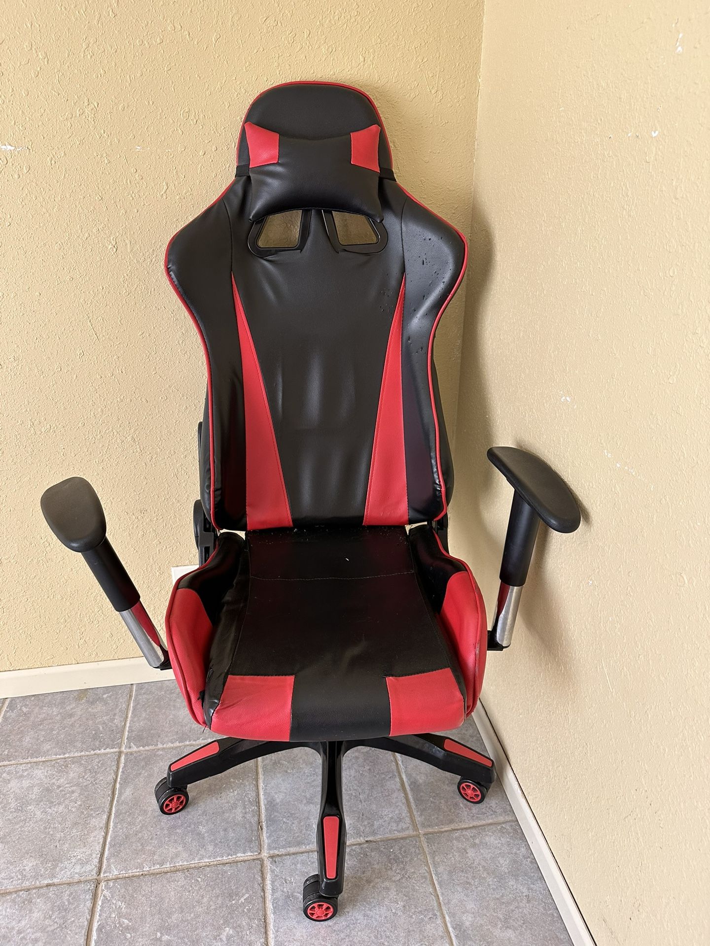 Gaming monitor and chair combo 