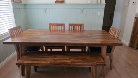 Dining table set
