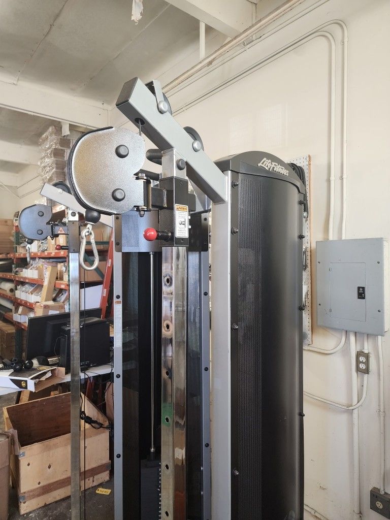 Life Fitness Functional Trainer Exercise Fitness Gym Equipment Machine