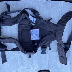 Infantino Baby Carrier  (in Des Moines)