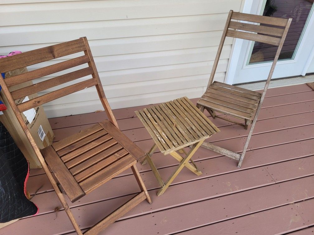 Bistro Table With 2 Chairs