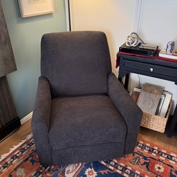 Power swivel, glider recliner with USB. brand new. $400 OBO.