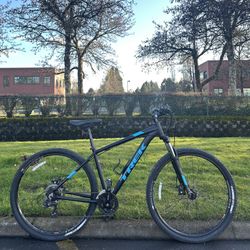 Trek Marlin 5 Mountain Bike – 29” wheels (18.5” Frame) Bicycle