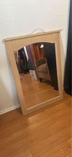 light oak wooden dresser/vanity mirror with a top crown moulding and a subtle arched inner frame profile. Key characteristics:  Light natural oak fini
