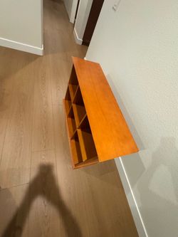 Solid wood 6-Cube Organizer / Bookshelf – Great Condition