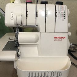 Bernina 2000DE serger sewing Machine