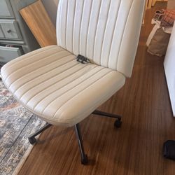 Extra Wide “cross leg” Office Chair
