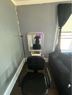 Black Salon Styling Chair and mirror