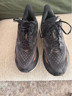 Womans Hoka clifton 9 size 11b like new