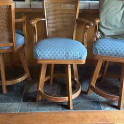 4 Bar Stools 