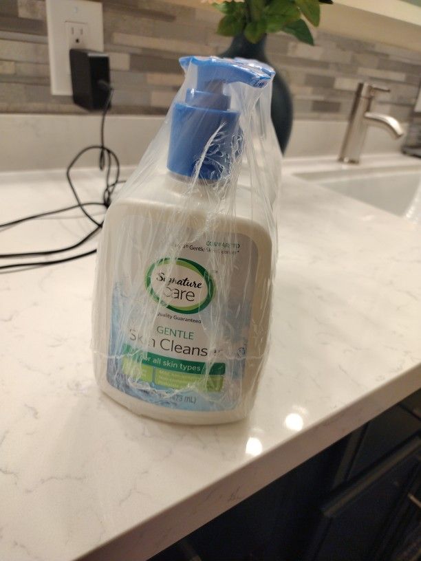 Signature Care Gentle Skin Cleanser 4 Unopened 
