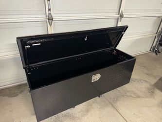 Truck tool box