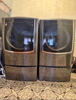 LG Washer & Dryer with Pedestal