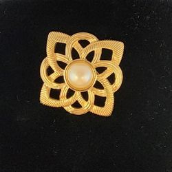Vintage Pin Gold Toned Diamond Shape