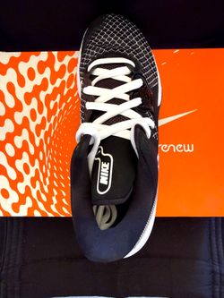New Nikes size 10 men