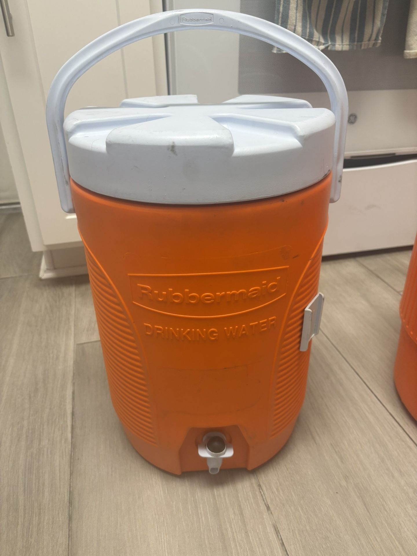 RUBBERMAID 3 GALLON WATER COOLER