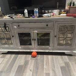 Entertain Tv Stand