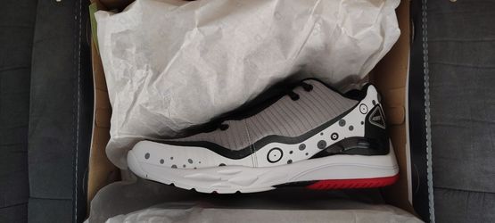 Size 9.5 Q4 Basketball Shoes Brand New