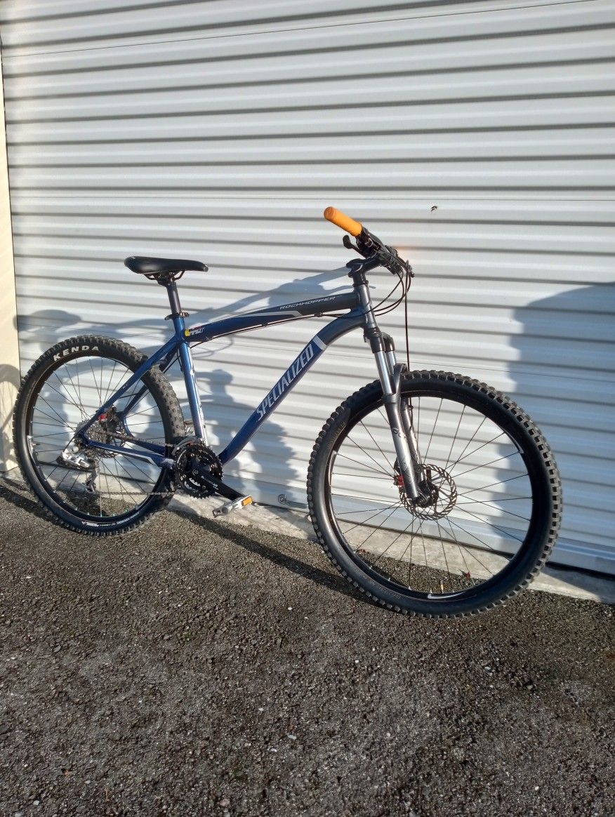 ONLY $360!! EXX COND GARAGE KEPT ZERO RUST SPECIALIZED ROCKHOPPER
