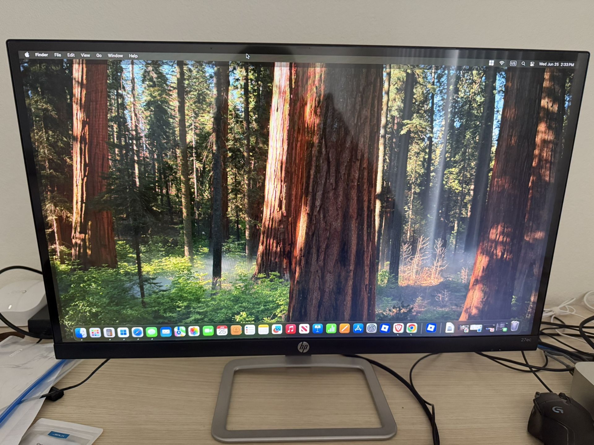 HP 27” Monitor with desktop arm mount