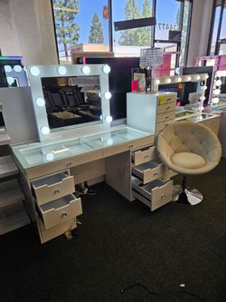 Super Deal Vanity 9 Drawers Hollywood Mirror Free Chair $799