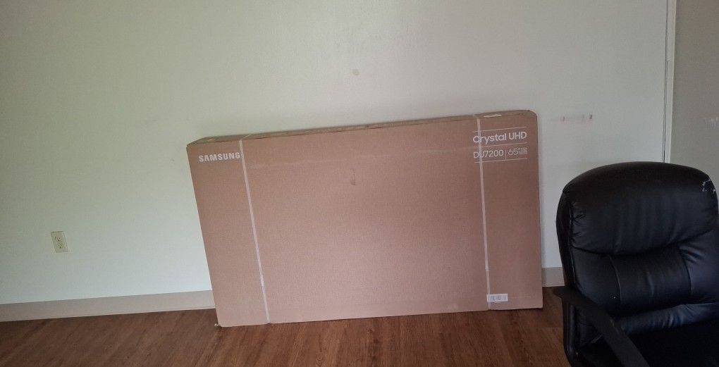 65" Samsung Smart TV. Priced To Sell ASAP. Just Arrived Yesterday..never Opened Still Factory Sealed