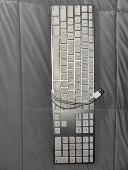 Apple Wired USB Keyboard with Numeric Keypad