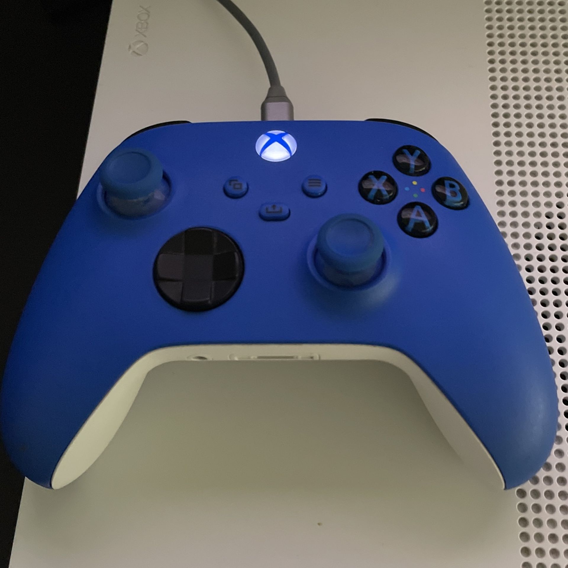 Microsoft Xbox One S 500GB Console Deep Blue Special Edition for Sale in  San Antonio, TX - OfferUp