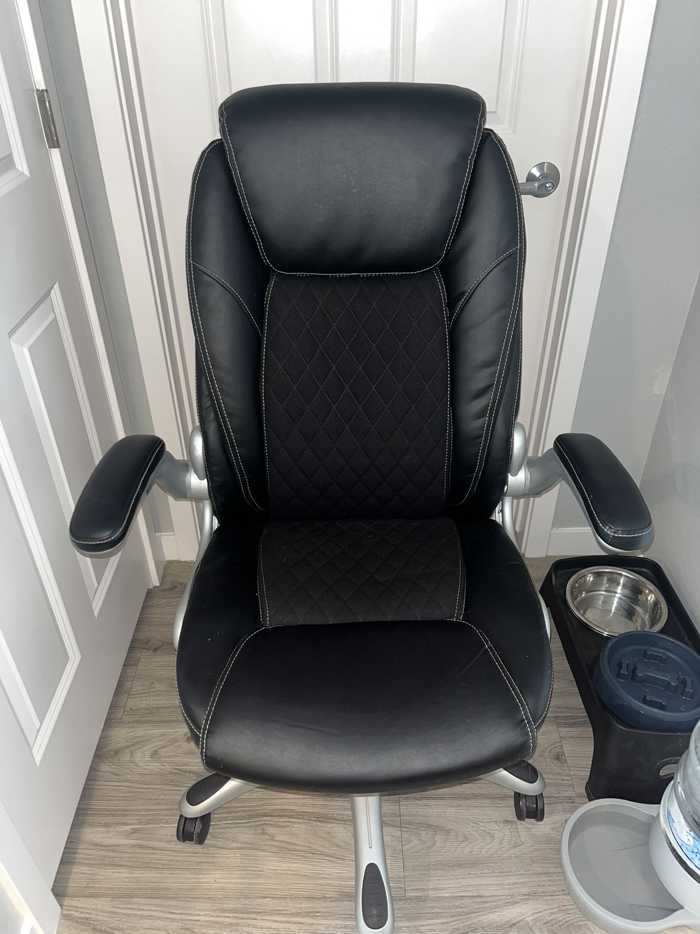 Office/desk chair 
