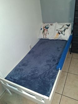 Toddler bed