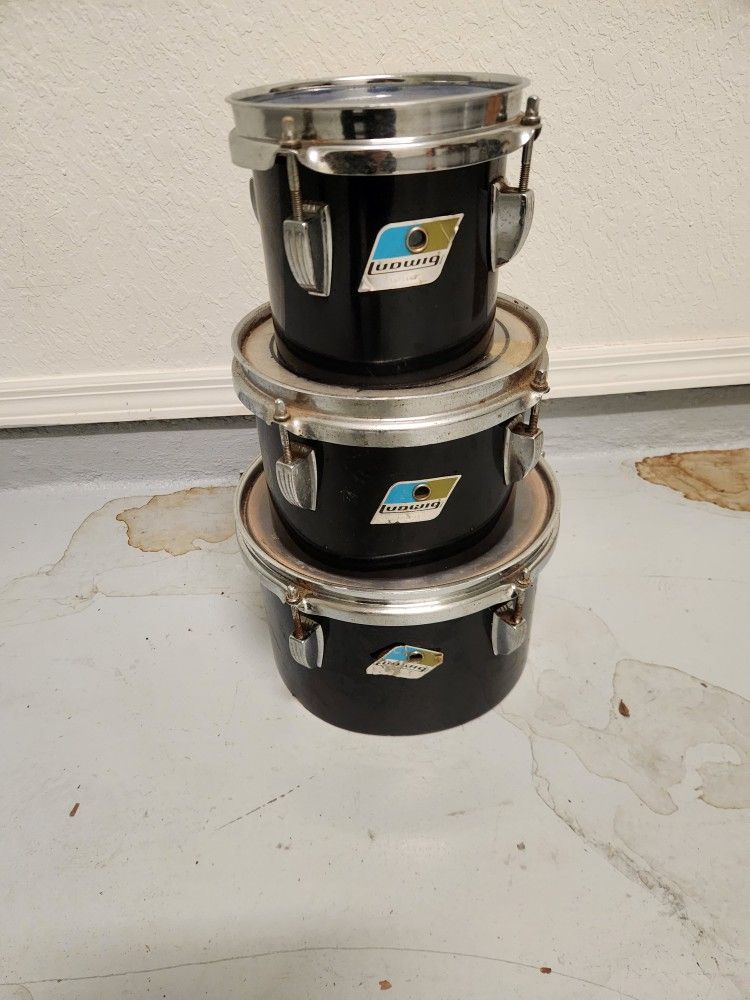Assorted/miscellaneous drums/cymbals