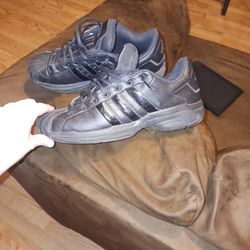 Men Adidas Size 9 Like New