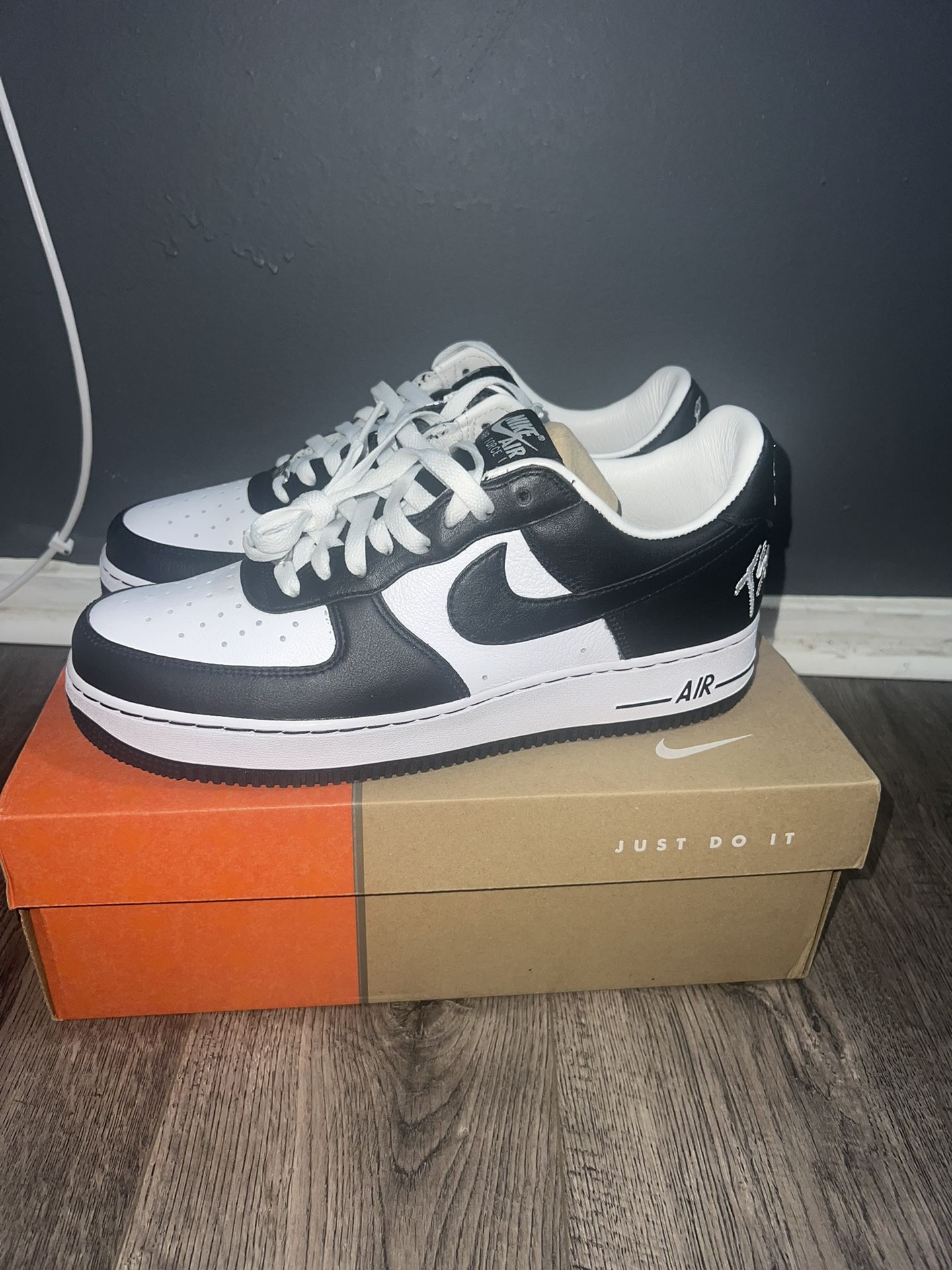 TS Air Force 1 Size 10 $125