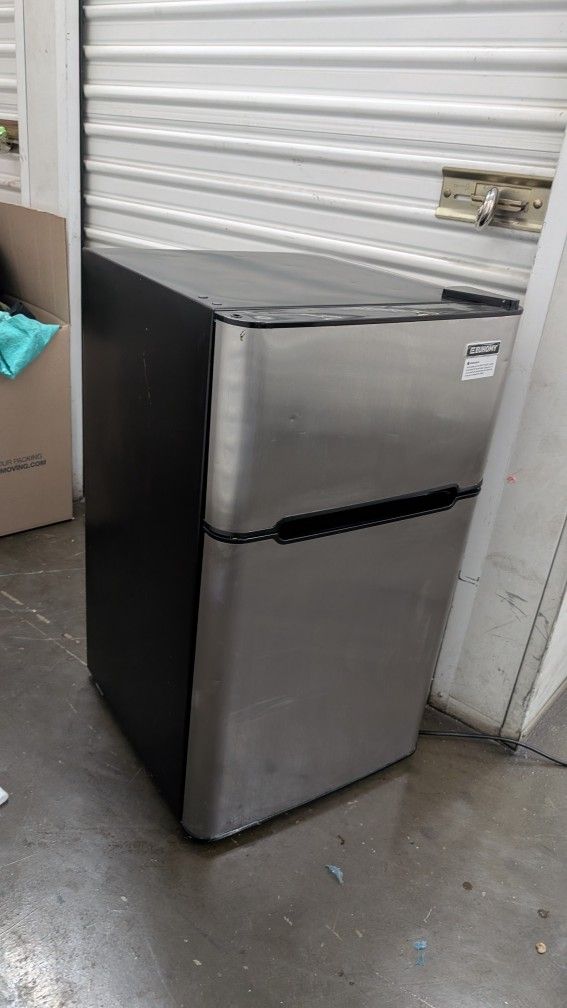 EUHOMY 3.2 Cu.Ft Built in & Free Standing Mini Fridge