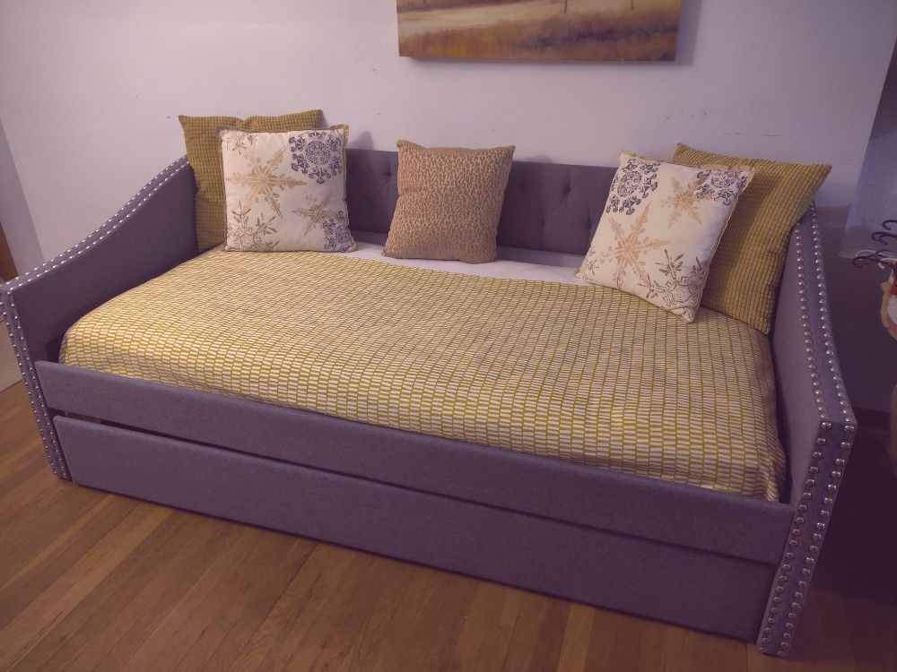 Day Bed With Bottom Twin Bed for Sale in Cleveland, OH OfferUp