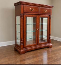Thomasville Cherry Wood Glass Display Cabinet Curio