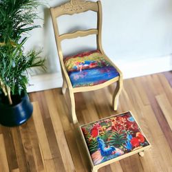 Gorgeous Alice in Wonderland Chair & Ottoman ✨
